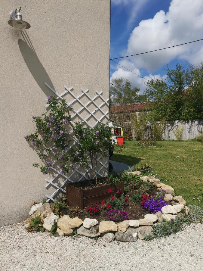 Gite 4 Etoiles Avec Hebergement Insolite - 10 Personnes Foussais Eksteriør billede